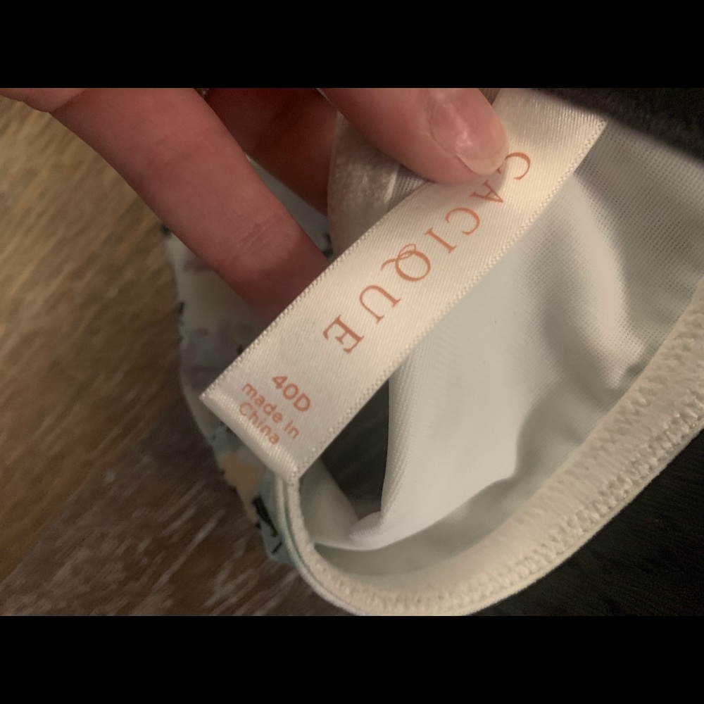 Bras - Picture 3 of 3